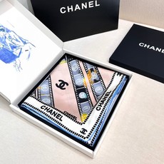 强推~可当抹胸穿的Chanel丝巾 【18mm顶级真丝双面同色丝巾】 复古胶片图案的设计风格 真的超级好搭配 上身即是摩 强推~可当抹胸穿的Chanel丝巾 【18mm顶级真丝双面同色丝巾】 复古胶片图案的设计风格 真的超级好搭配 上身即是摩