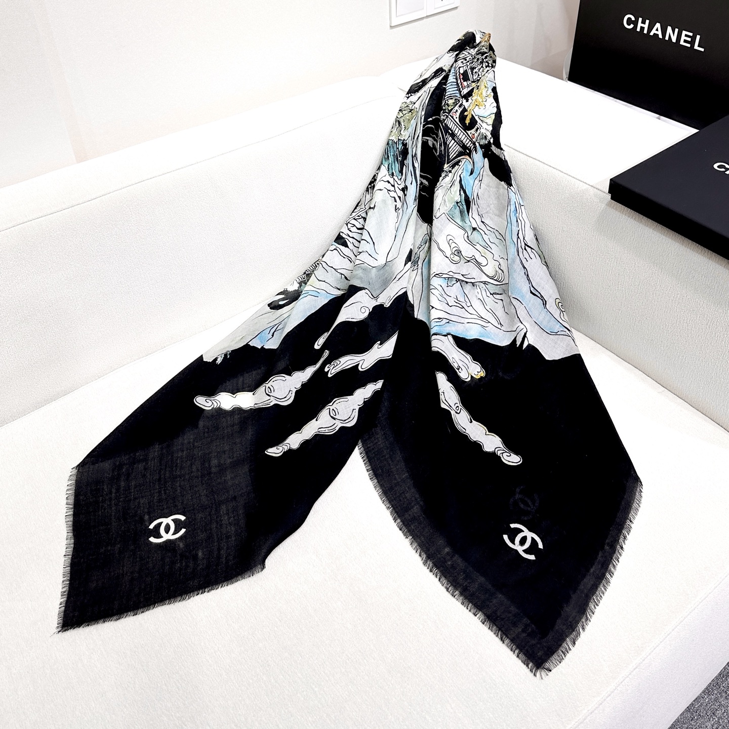 🆕 CHANEL 塔尖的单品 ,25秋冬高级手工坊系列作品梦幻而极具电影感,灵感来自嘉柏丽尔·香奈儿收藏的中国乌木漆面 🆕 CHANEL 塔尖的单品 ,25秋冬高级手工坊系列作品梦幻而极具电影感,灵感来自嘉柏丽尔·香奈儿收藏的中国乌木漆面