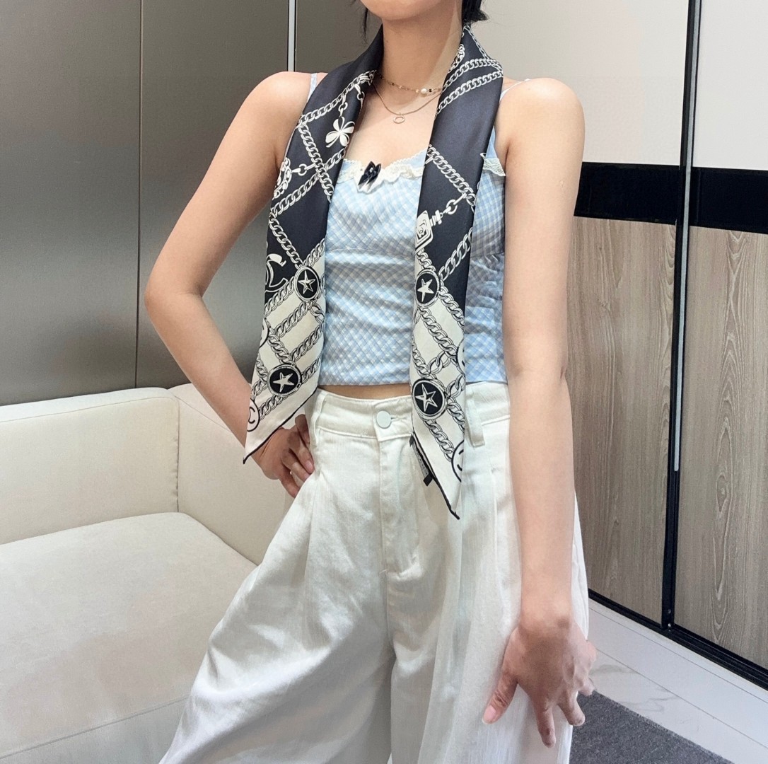 春季新款丝巾抢不到别哭、围上秒变高级姐妹们！春季新款丝巾来啦！ 【18mm顶级真丝双面同色90方巾】 这次的设计真的绝了