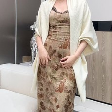 🆕 迪奥爆款到货‼️【银线字母方巾140】原版1:1定制👑,质感精细风格成熟的围巾是众多造型的理想搭配,由珍贵的山羊 🆕 迪奥爆款到货‼️【银线字母方巾140】原版1:1定制👑,质感精细风格成熟的围巾是众多造型的理想搭配,由珍贵的山羊