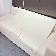 🆕 迪奥爆款到货‼️【银线字母方巾140】原版1:1定制👑,质感精细风格成熟的围巾是众多造型的理想搭配,由珍贵的山羊 🆕 迪奥爆款到货‼️【银线字母方巾140】原版1:1定制👑,质感精细风格成熟的围巾是众多造型的理想搭配,由珍贵的山羊