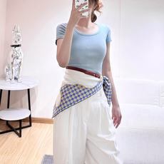 🆕 CELINE 90真丝方巾 ✨CELINE 18mm真丝方巾,采用顶级真丝,触感柔滑轻盈,透气性超赞。双 🆕 CELINE 90真丝方巾 ✨CELINE 18mm真丝方巾,采用顶级真丝,触感柔滑轻盈,透气性超赞。双