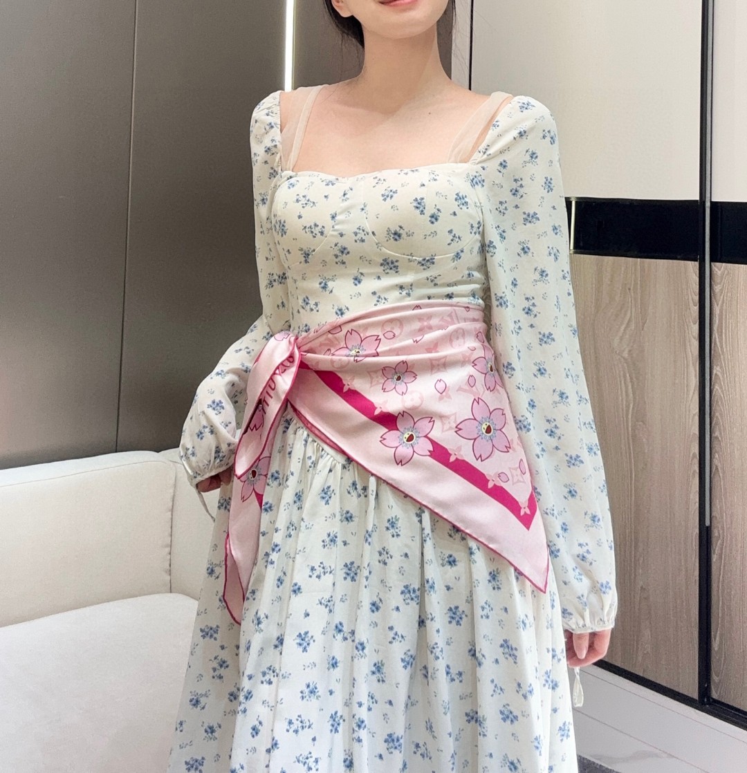 🆕 LV x TM MONOGRAM CHERRY BLOSSOM 18mm顶级真丝双面同色丝巾 本款桑蚕丝方巾以 🆕 LV x TM MONOGRAM CHERRY BLOSSOM 18mm顶级真丝双面同色丝巾 本款桑蚕丝方巾以