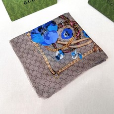 🆕 ✨!Gucci经典的双G字母Logo配上花卉元素,由内到外渗透出来的气质!!!骨子里的时髦感,抬人的围巾❗️羊绒毛 🆕 ✨!Gucci经典的双G字母Logo配上花卉元素,由内到外渗透出来的气质!!!骨子里的时髦感,抬人的围巾❗️羊绒毛