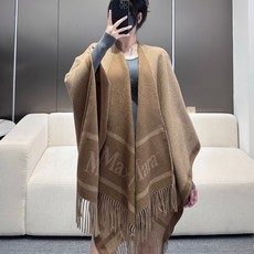 𝐌𝐚𝐱 𝐦𝐚𝐫𝐚 双面斗篷‼️ 原单品质牛货,气质的没有争议‼️ 本年度最in的走秀斗篷🤙🏻 百搭的无敌的那种,贵气自带 𝐌𝐚𝐱 𝐦𝐚𝐫𝐚 双面斗篷‼️ 原单品质牛货,气质的没有争议‼️ 本年度最in的走秀斗篷🤙🏻 百搭的无敌的那种,贵气自带