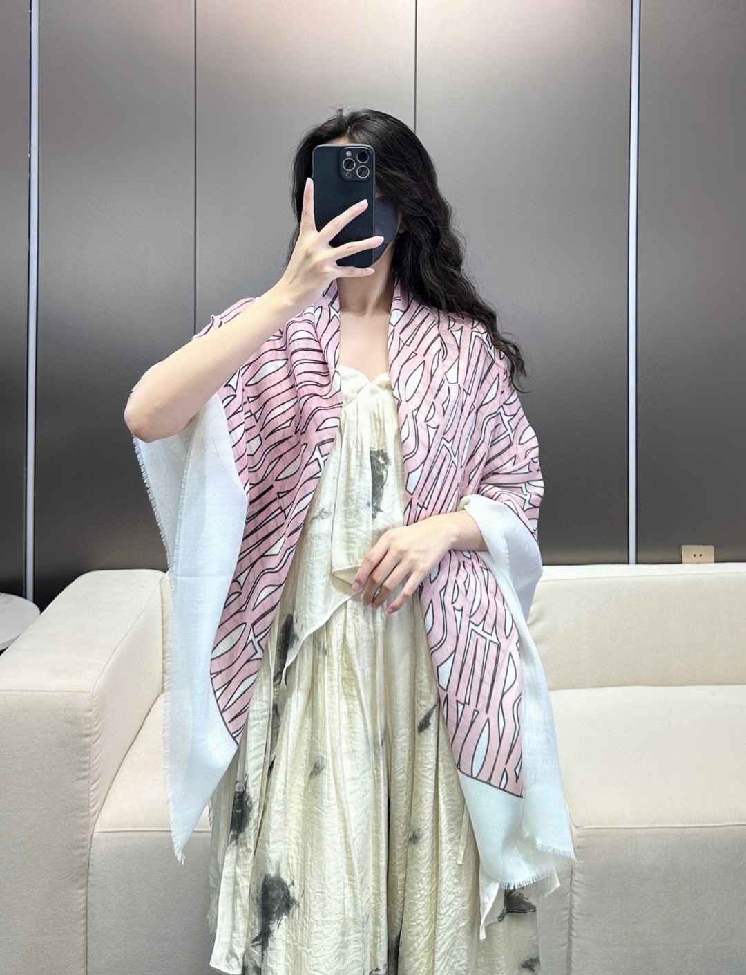 🆕  Dior新款羊绒围巾长款披肩！纯粹的高级和时髦感！太有品味了！！】好看死了，质感有腔调！！Dior的招牌元素高端围