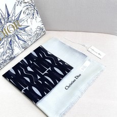 🆕 Dior新款羊绒围巾长款披肩!纯粹的高级和时髦感!太有品味了!!】好看死了,质感有腔调!!Dior的招牌元素高端围 🆕 Dior新款羊绒围巾长款披肩!纯粹的高级和时髦感!太有品味了!!】好看死了,质感有腔调!!Dior的招牌元素高端围