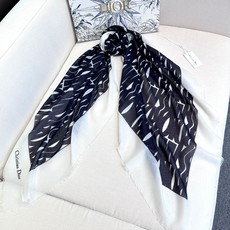 🆕 Dior新款羊绒围巾长款披肩!纯粹的高级和时髦感!太有品味了!!】好看死了,质感有腔调!!Dior的招牌元素高端围 🆕 Dior新款羊绒围巾长款披肩!纯粹的高级和时髦感!太有品味了!!】好看死了,质感有腔调!!Dior的招牌元素高端围