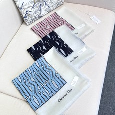 🆕 Dior新款羊绒围巾长款披肩!纯粹的高级和时髦感!太有品味了!!】好看死了,质感有腔调!!Dior的招牌元素高端围 🆕 Dior新款羊绒围巾长款披肩!纯粹的高级和时髦感!太有品味了!!】好看死了,质感有腔调!!Dior的招牌元素高端围