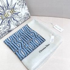 🆕 Dior新款羊绒围巾长款披肩!纯粹的高级和时髦感!太有品味了!!】好看死了,质感有腔调!!Dior的招牌元素高端围 🆕 Dior新款羊绒围巾长款披肩!纯粹的高级和时髦感!太有品味了!!】好看死了,质感有腔调!!Dior的招牌元素高端围
