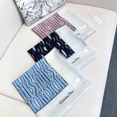 🆕 Dior新款羊绒围巾长款披肩!纯粹的高级和时髦感!太有品味了!!】好看死了,质感有腔调!!Dior的招牌元素高端围 🆕 Dior新款羊绒围巾长款披肩!纯粹的高级和时髦感!太有品味了!!】好看死了,质感有腔调!!Dior的招牌元素高端围