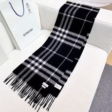 高品质新标到货! 𝐁𝐔𝐑𝐁𝐄𝐑𝐑𝐘 经典入门级爆款,经典的格纹元素永垂不朽_简单大方男女都能佩戴_一条永不过时的围巾。此 高品质新标到货! 𝐁𝐔𝐑𝐁𝐄𝐑𝐑𝐘 经典入门级爆款,经典的格纹元素永垂不朽_简单大方男女都能佩戴_一条永不过时的围巾。此