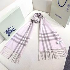 高品质新标到货! 𝐁𝐔𝐑𝐁𝐄𝐑𝐑𝐘 经典入门级爆款,经典的格纹元素永垂不朽_简单大方男女都能佩戴_一条永不过时的围巾。此 高品质新标到货! 𝐁𝐔𝐑𝐁𝐄𝐑𝐑𝐘 经典入门级爆款,经典的格纹元素永垂不朽_简单大方男女都能佩戴_一条永不过时的围巾。此