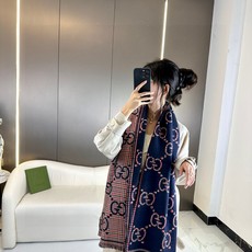 高版本!GG图案中的经典王‼️渠道原单正品♥️ 稀有的原标齐全!官网同款货号,配有流苏饰边的精致双面提花羊毛围巾,饰有品 高版本!GG图案中的经典王‼️渠道原单正品♥️ 稀有的原标齐全!官网同款货号,配有流苏饰边的精致双面提花羊毛围巾,饰有品