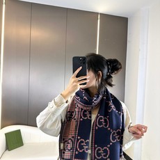高版本!GG图案中的经典王‼️渠道原单正品♥️ 稀有的原标齐全!官网同款货号,配有流苏饰边的精致双面提花羊毛围巾,饰有品 高版本!GG图案中的经典王‼️渠道原单正品♥️ 稀有的原标齐全!官网同款货号,配有流苏饰边的精致双面提花羊毛围巾,饰有品