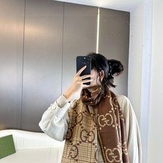 高版本!GG图案中的经典王‼️渠道原单正品♥️ 稀有的原标齐全!官网同款货号,配有流苏饰边的精致双面提花羊毛围巾,饰有品 高版本!GG图案中的经典王‼️渠道原单正品♥️ 稀有的原标齐全!官网同款货号,配有流苏饰边的精致双面提花羊毛围巾,饰有品