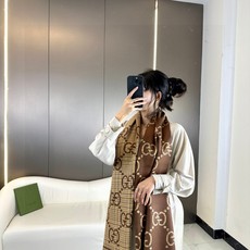 高版本!GG图案中的经典王‼️渠道原单正品♥️ 稀有的原标齐全!官网同款货号,配有流苏饰边的精致双面提花羊毛围巾,饰有品 高版本!GG图案中的经典王‼️渠道原单正品♥️ 稀有的原标齐全!官网同款货号,配有流苏饰边的精致双面提花羊毛围巾,饰有品
