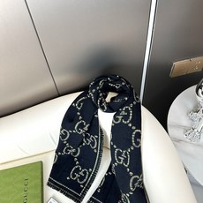 高版本!GG图案中的经典王‼️渠道原单正品♥️ 稀有的原标齐全!官网同款货号,配有流苏饰边的精致双面提花羊毛围巾,饰有品 高版本!GG图案中的经典王‼️渠道原单正品♥️ 稀有的原标齐全!官网同款货号,配有流苏饰边的精致双面提花羊毛围巾,饰有品