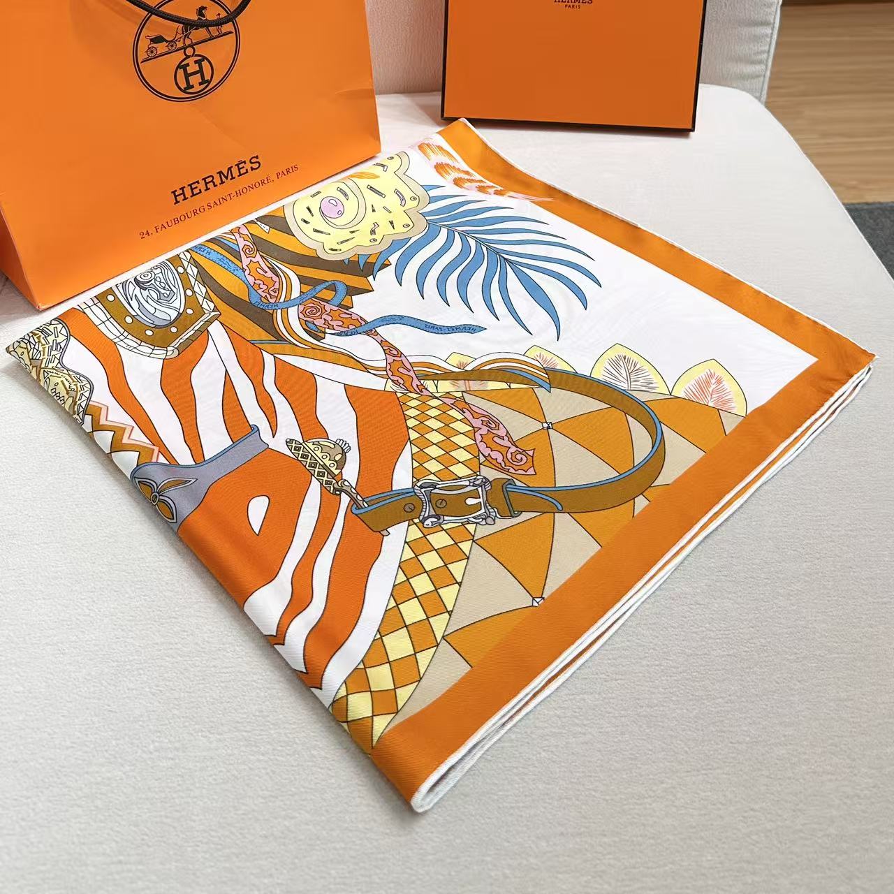 🆕 假面骏马”90双面丝巾-Hermes 扬•巴吉特里可(Jan Bajtlik) 成份:100%桑蚕丝 尺寸:88 🆕 假面骏马”90双面丝巾-Hermes 扬•巴吉特里可(Jan Bajtlik) 成份:100%桑蚕丝 尺寸:88