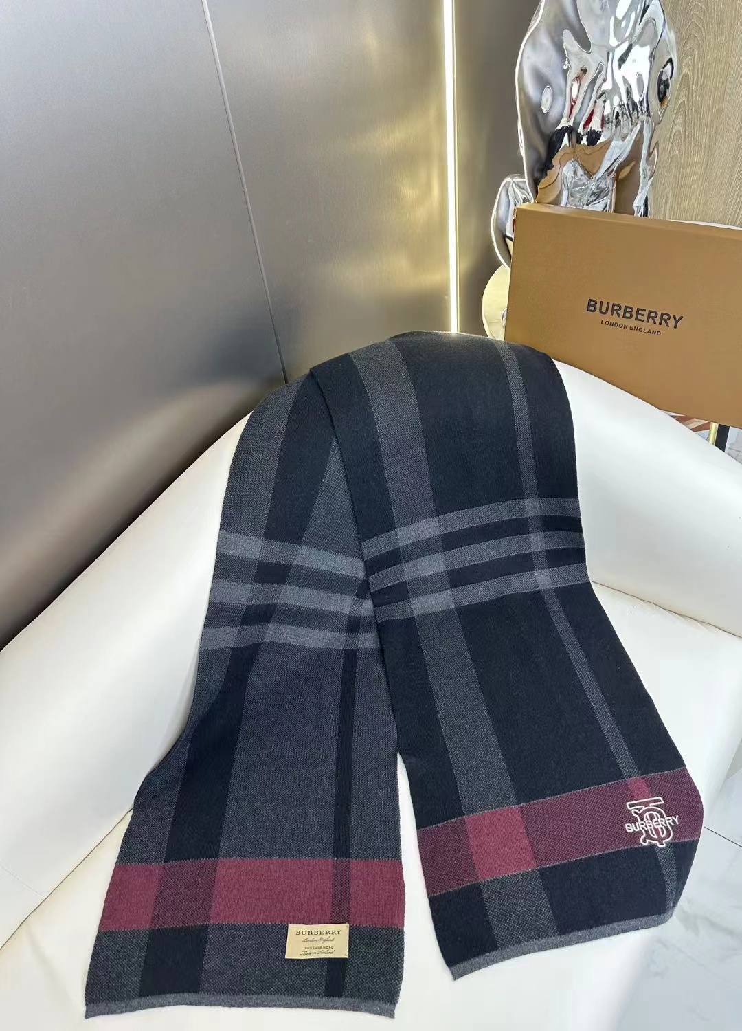 Burberry爆款上新 高端男士围巾👍【TB羊绒格纹】独家牛货🐂  奢华尽在尺寸之间，高端品质‼️具有超高羊绒品质才会