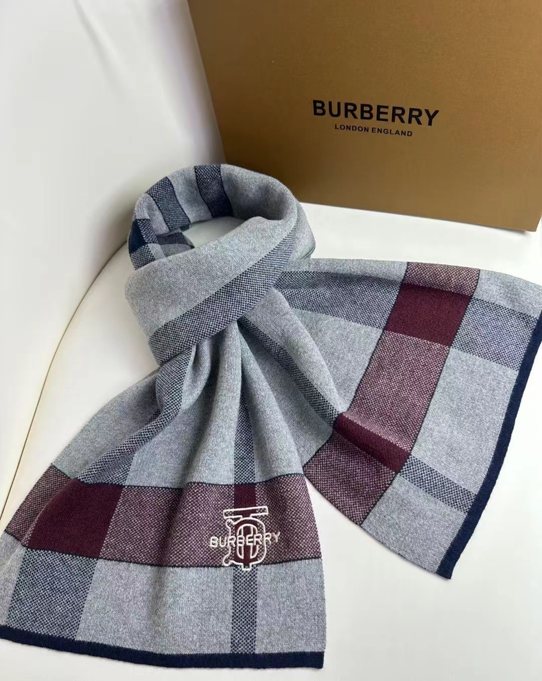 Burberry爆款上新 高端男士围巾👍【TB羊绒格纹】独家牛货🐂  奢华尽在尺寸之间，高端品质‼️具有超高羊绒品质才会