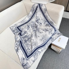 Dior 印花方巾-早春新品【18mm双面同色】 90厘米白色和海军蓝色桑蚕丝斜纹面料苏格兰茹伊印花 这款方巾饰以彼得罗 Dior 印花方巾-早春新品【18mm双面同色】 90厘米白色和海军蓝色桑蚕丝斜纹面料苏格兰茹伊印花 这款方巾饰以彼得罗