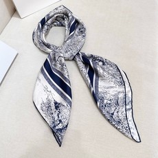 Dior 印花方巾-早春新品【18mm双面同色】 90厘米白色和海军蓝色桑蚕丝斜纹面料苏格兰茹伊印花 这款方巾饰以彼得罗 Dior 印花方巾-早春新品【18mm双面同色】 90厘米白色和海军蓝色桑蚕丝斜纹面料苏格兰茹伊印花 这款方巾饰以彼得罗