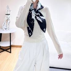 Chanel 高级手工坊系列 90方形围巾 【18mm顶级真丝双面同色】 真丝斜纹布黑、多色与白 高级手工坊系列作品梦幻 Chanel 高级手工坊系列 90方形围巾 【18mm顶级真丝双面同色】 真丝斜纹布黑、多色与白 高级手工坊系列作品梦幻