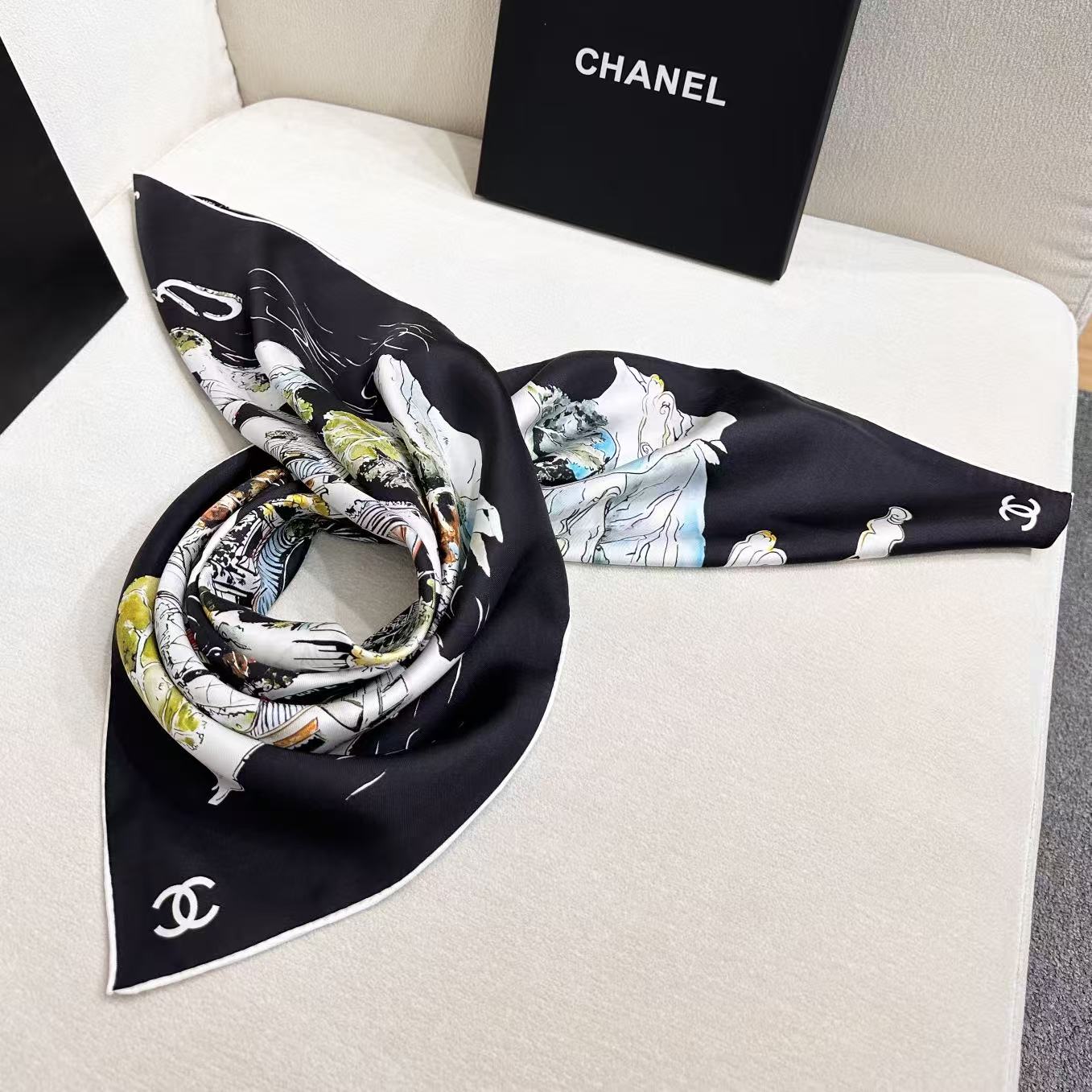 Chanel 高级手工坊系列 90方形围巾 【18mm顶级真丝双面同色】 真丝斜纹布黑、多色与白 高级手工坊系列作品梦幻