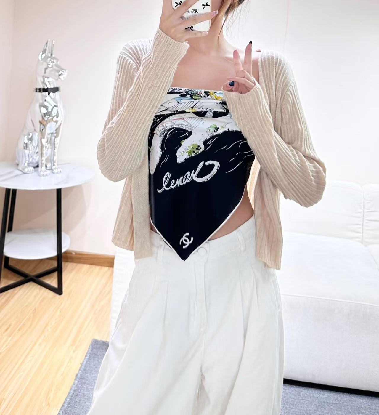 Chanel 高级手工坊系列 90方形围巾 【18mm顶级真丝双面同色】 真丝斜纹布黑、多色与白 高级手工坊系列作品梦幻
