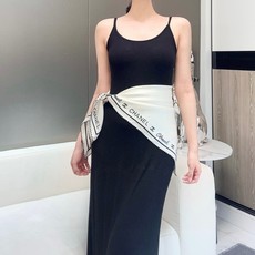 ℂ𝕙𝕒𝕟𝕖𝕝• 𝟐𝟓ꫛꫀꪝ《大爆款-》 Size:90.x90cm 100%斜纹真丝 精致重手工卷边,时尚不撞款✨ ℂ𝕙𝕒𝕟𝕖𝕝• 𝟐𝟓ꫛꫀꪝ《大爆款-》 Size:90.x90cm 100%斜纹真丝 精致重手工卷边,时尚不撞款✨