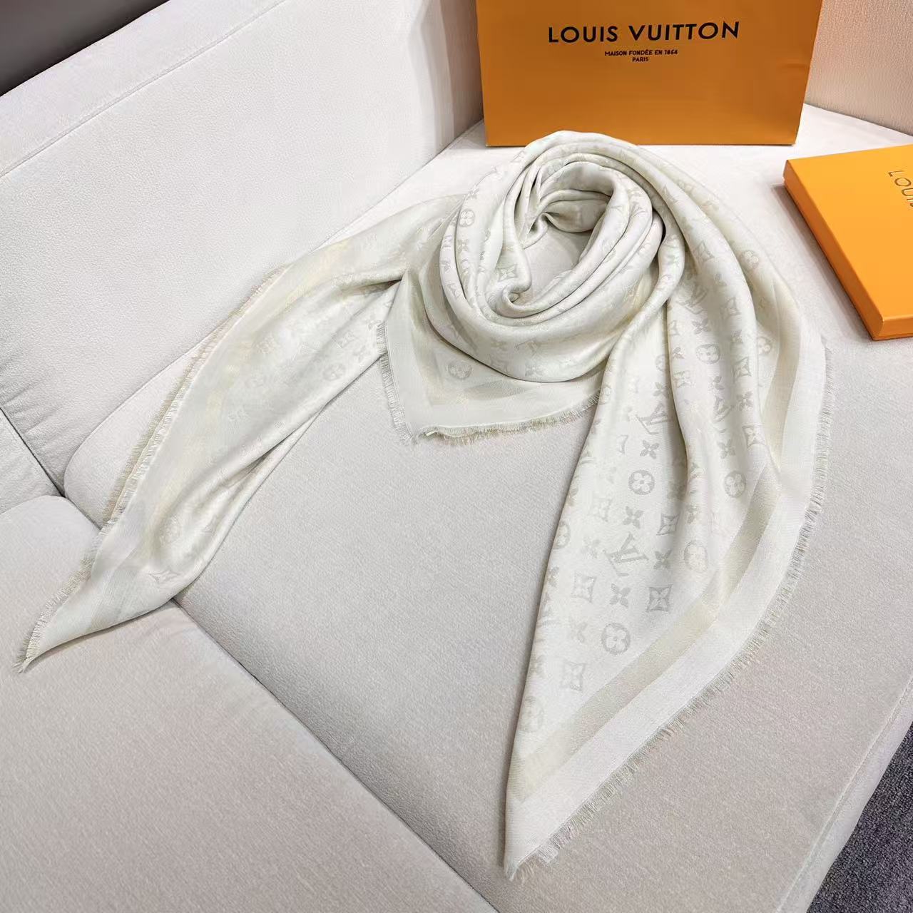 ❤专柜六色到货！LV路易威登极品硬货❗️品质极好极好的❗️经典Monogram图案风靡了全世界。是个人都见过的一款 可是