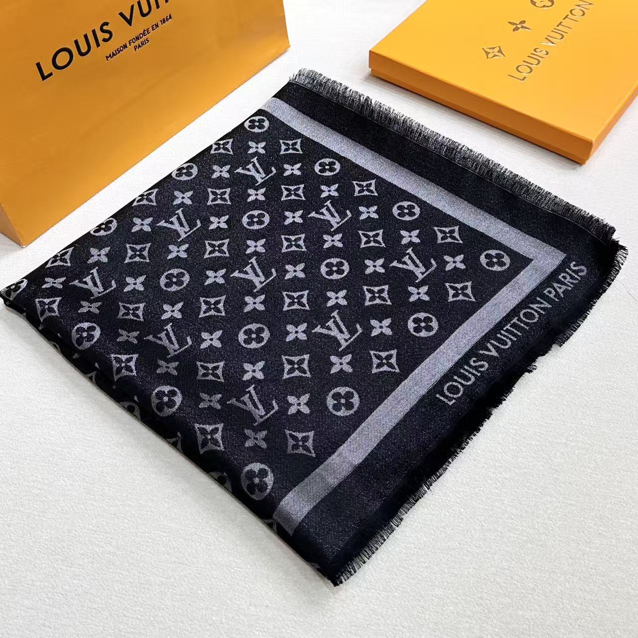 ❤专柜六色到货！LV路易威登极品硬货❗️品质极好极好的❗️经典Monogram图案风靡了全世界。是个人都见过的一款 可是