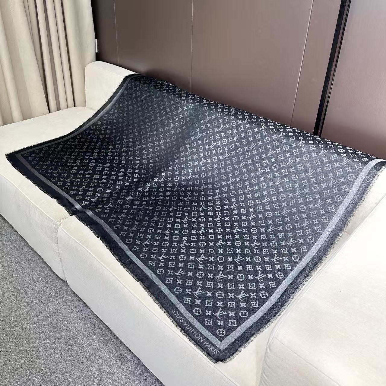 ❤专柜六色到货！LV路易威登极品硬货❗️品质极好极好的❗️经典Monogram图案风靡了全世界。是个人都见过的一款 可是