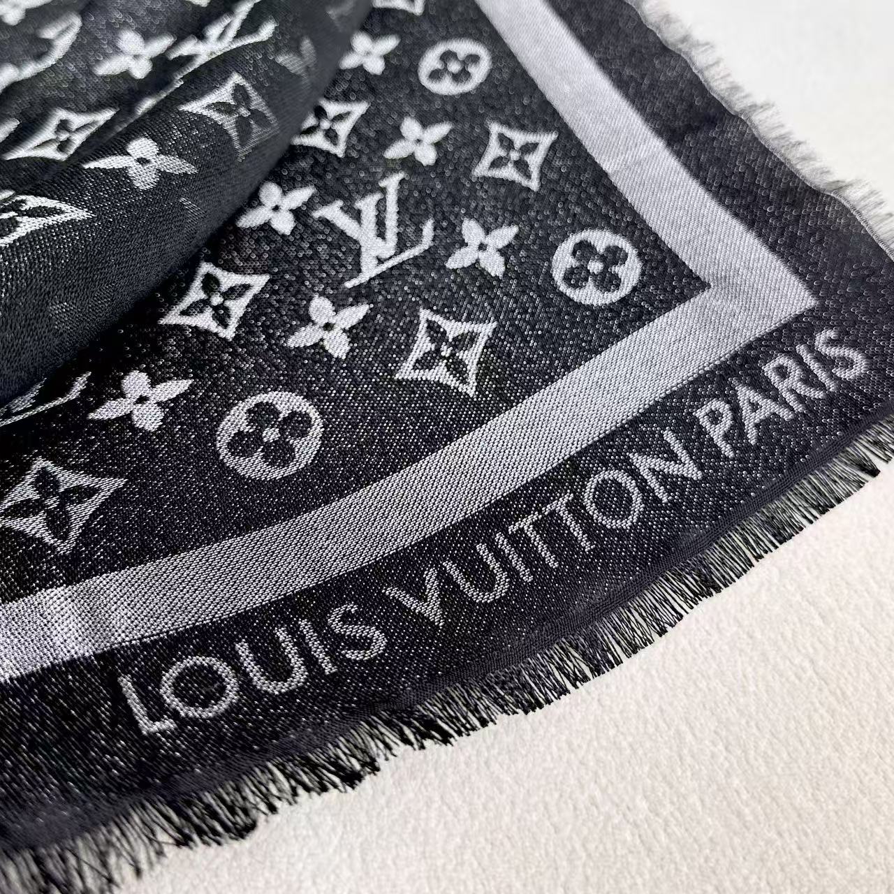 ❤专柜六色到货！LV路易威登极品硬货❗️品质极好极好的❗️经典Monogram图案风靡了全世界。是个人都见过的一款 可是