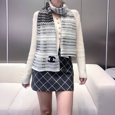 ✨【羊绒款❤️非普通混绒款】超级保暖Chanel秋冬新款!!!我能保证的是上身一定会喜欢,老友闭眼入。欢喜!!!搭配一切 ✨【羊绒款❤️非普通混绒款】超级保暖Chanel秋冬新款!!!我能保证的是上身一定会喜欢,老友闭眼入。欢喜!!!搭配一切