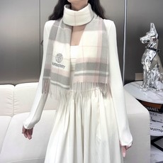 新款到!2024年巴宝利难得的高端男女同款款,非常正的围巾~面料大爱,非常柔软细腻舒服‼大气简约,超级好看的配色,任何男 新款到!2024年巴宝利难得的高端男女同款款,非常正的围巾~面料大爱,非常柔软细腻舒服‼大气简约,超级好看的配色,任何男