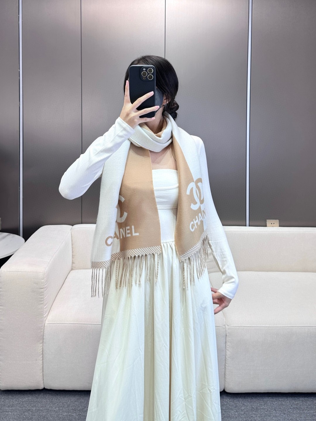 𝐂𝐇𝐀𝐍𝐄𝐋新《双面拼色提花》裸粉色 Size：184x34cm (不含流苏) 目测是大爆款！双面异色提花 两面完全相反