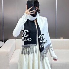 𝐂𝐇𝐀𝐍𝐄𝐋新《双面拼色提花》裸粉色 Size:184x34cm (不含流苏) 目测是大爆款!双面异色提花 两面完全相反 𝐂𝐇𝐀𝐍𝐄𝐋新《双面拼色提花》裸粉色 Size:184x34cm (不含流苏) 目测是大爆款!双面异色提花 两面完全相反
