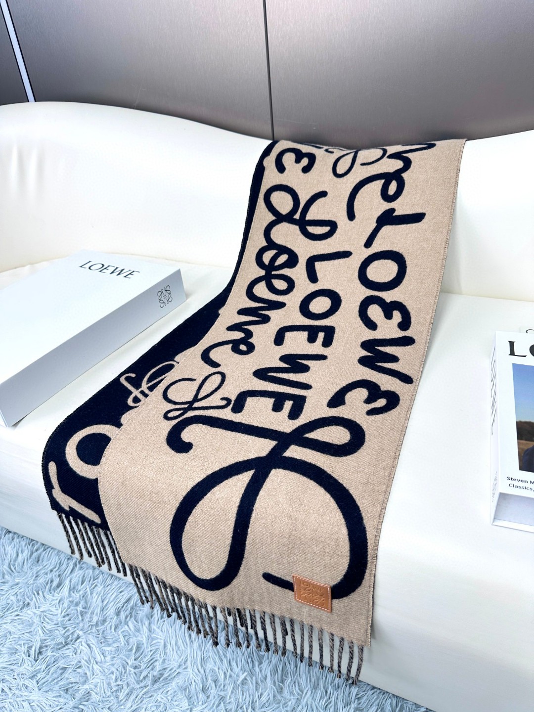 高品质跑量质量 🆕Loewe2024年最新款，罗意威涂鸦款双面围巾，男女同款。loewe超美新款围巾！超级推荐入手！超难
