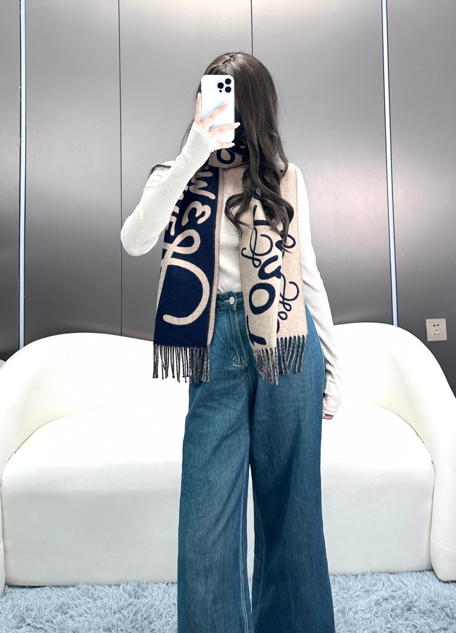 高品质跑量质量 🆕Loewe2024年最新款，罗意威涂鸦款双面围巾，男女同款。loewe超美新款围巾！超级推荐入手！超难