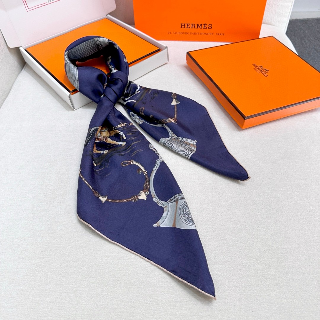 “草原风情”90方巾-hermes 手工卷边真丝方巾（100%桑蚕丝）。 这款90方巾质感轻盈，佩戴方便。 法国制造。 