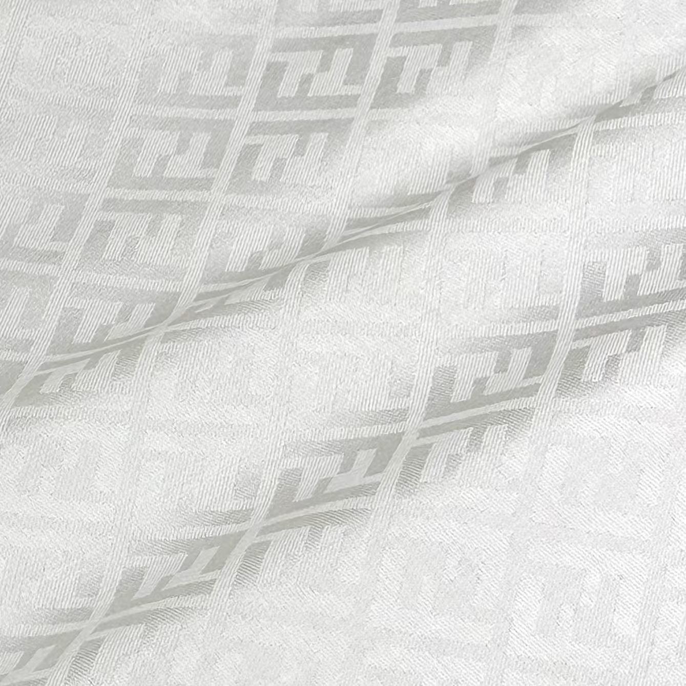 𝐅𝐞𝐧𝐝𝐢 新【 FF字母提花丝巾披肩】 满Logo设计提花  材质：60%桑蚕丝 40%羊毛 带点珠光亮泽 戴上显得整