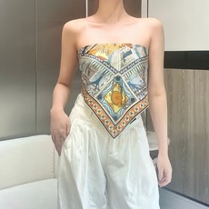 “奇珍异宝”90厘米方巾 手工卷边斜纹真丝方巾(100%桑蚕丝)。 爱马仕丝巾是创意和作品故事的无限源泉,每季皆推出全新 “奇珍异宝”90厘米方巾 手工卷边斜纹真丝方巾(100%桑蚕丝)。 爱马仕丝巾是创意和作品故事的无限源泉,每季皆推出全新