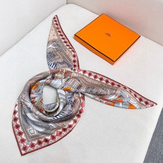 “奇珍异宝”90厘米方巾 手工卷边斜纹真丝方巾(100%桑蚕丝)。 爱马仕丝巾是创意和作品故事的无限源泉,每季皆推出全新 “奇珍异宝”90厘米方巾 手工卷边斜纹真丝方巾(100%桑蚕丝)。 爱马仕丝巾是创意和作品故事的无限源泉,每季皆推出全新