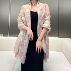 Dior新款伊如动物丛林丝羊绒围巾长款披肩!纯粹的高级和时髦感!太有品味了!!】好看死了,质感有腔调!!Dior招牌的动 Dior新款伊如动物丛林丝羊绒围巾长款披肩!纯粹的高级和时髦感!太有品味了!!】好看死了,质感有腔调!!Dior招牌的动