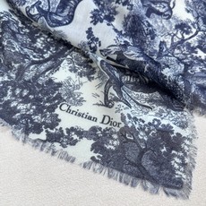 Dior新款伊如动物丛林丝羊绒围巾长款披肩!纯粹的高级和时髦感!太有品味了!!】好看死了,质感有腔调!!Dior招牌的动 Dior新款伊如动物丛林丝羊绒围巾长款披肩!纯粹的高级和时髦感!太有品味了!!】好看死了,质感有腔调!!Dior招牌的动