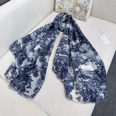 Dior新款伊如动物丛林丝羊绒围巾长款披肩!纯粹的高级和时髦感!太有品味了!!】好看死了,质感有腔调!!Dior招牌的动 Dior新款伊如动物丛林丝羊绒围巾长款披肩!纯粹的高级和时髦感!太有品味了!!】好看死了,质感有腔调!!Dior招牌的动