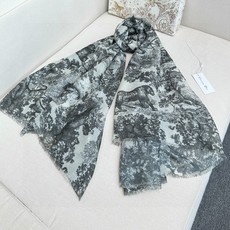 Dior新款伊如动物丛林丝羊绒围巾长款披肩!纯粹的高级和时髦感!太有品味了!!】好看死了,质感有腔调!!Dior招牌的动 Dior新款伊如动物丛林丝羊绒围巾长款披肩!纯粹的高级和时髦感!太有品味了!!】好看死了,质感有腔调!!Dior招牌的动