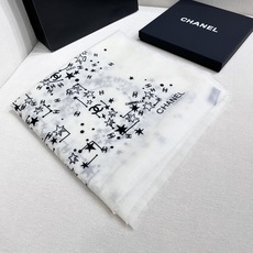𝑪𝒉𝒂𝒏𝒆𝒍 • 25𝑪《星星物语》方巾 Size:140x140cm 100%羊绒 轻盈柔软,亲肤舒适,四季皆宜。精致 𝑪𝒉𝒂𝒏𝒆𝒍 • 25𝑪《星星物语》方巾 Size:140x140cm 100%羊绒 轻盈柔软,亲肤舒适,四季皆宜。精致